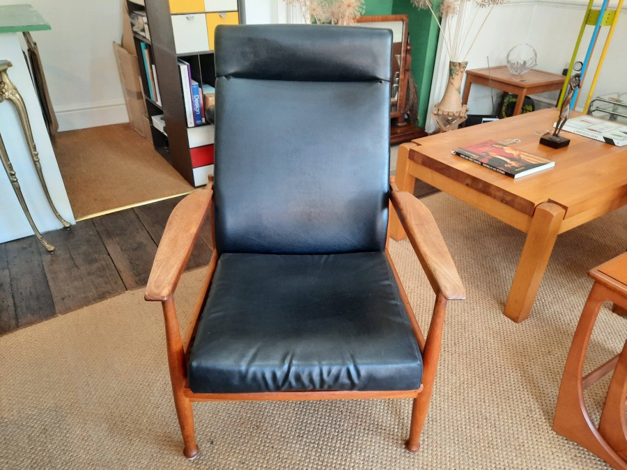 Manhattan Reclining Chair By Guy Rogers Circa 1960s
